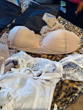 Women's Nude Lace-Trim Strapless Bra - Neutral
